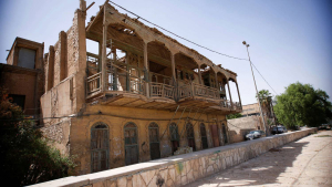 منازل أثرية تتداعى في بغداد نتيجة الإهمال وغياب ميزانية الصيانة!!