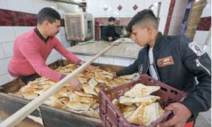 خبز "الصمون" كنز وطني يرافق كلّ الأطباق العراقية!!