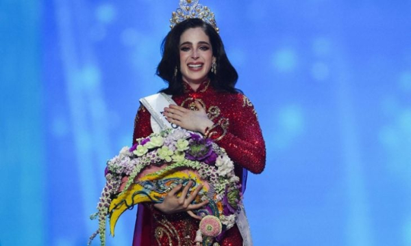 تتويج المكسيكية فاطمة بوش ملكة جمال الكون لعام 2025.. انتصار مثير لفتاة وقفت في وجه التنمر العلني!!